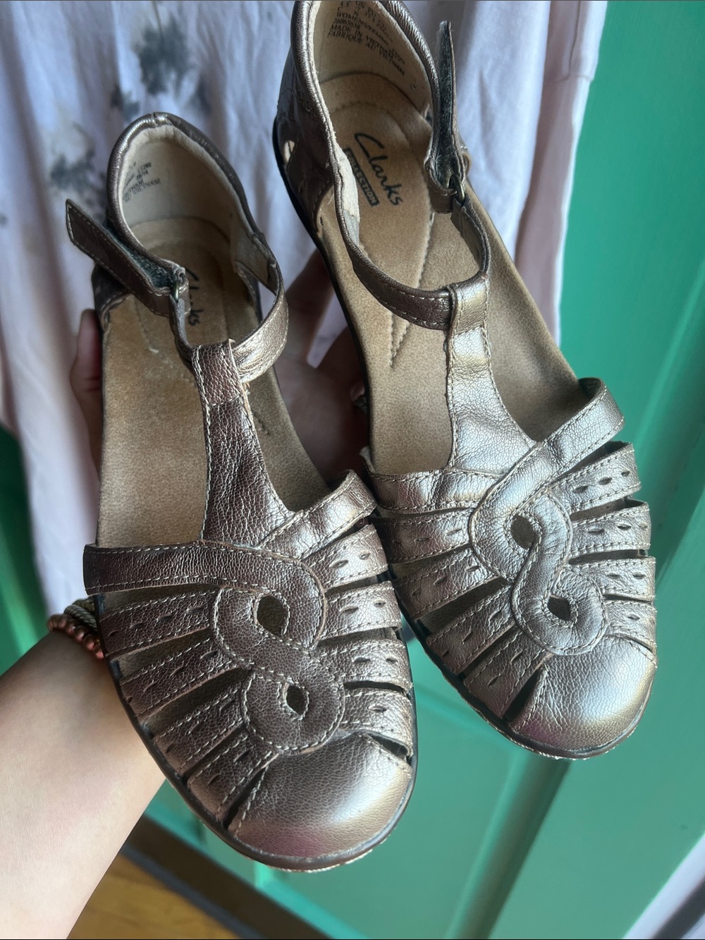 Clarks Bronze Metallic Wedge T-Strap Sandals - Size 7